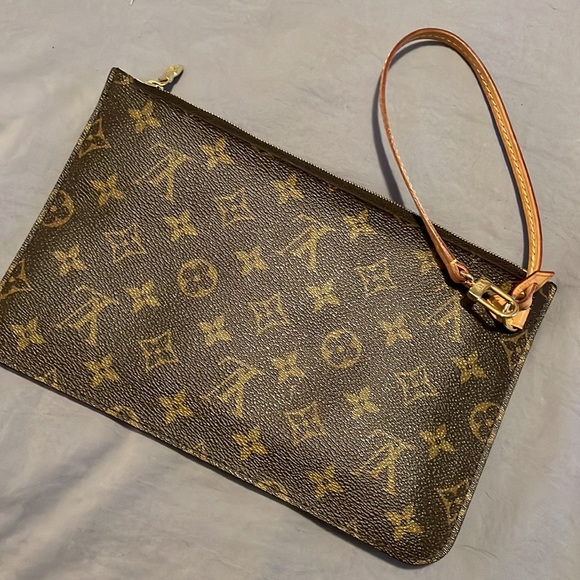 SOLD- Louis Vuitton Monogram Neverfull MM Pouch - Picture 5 of 10